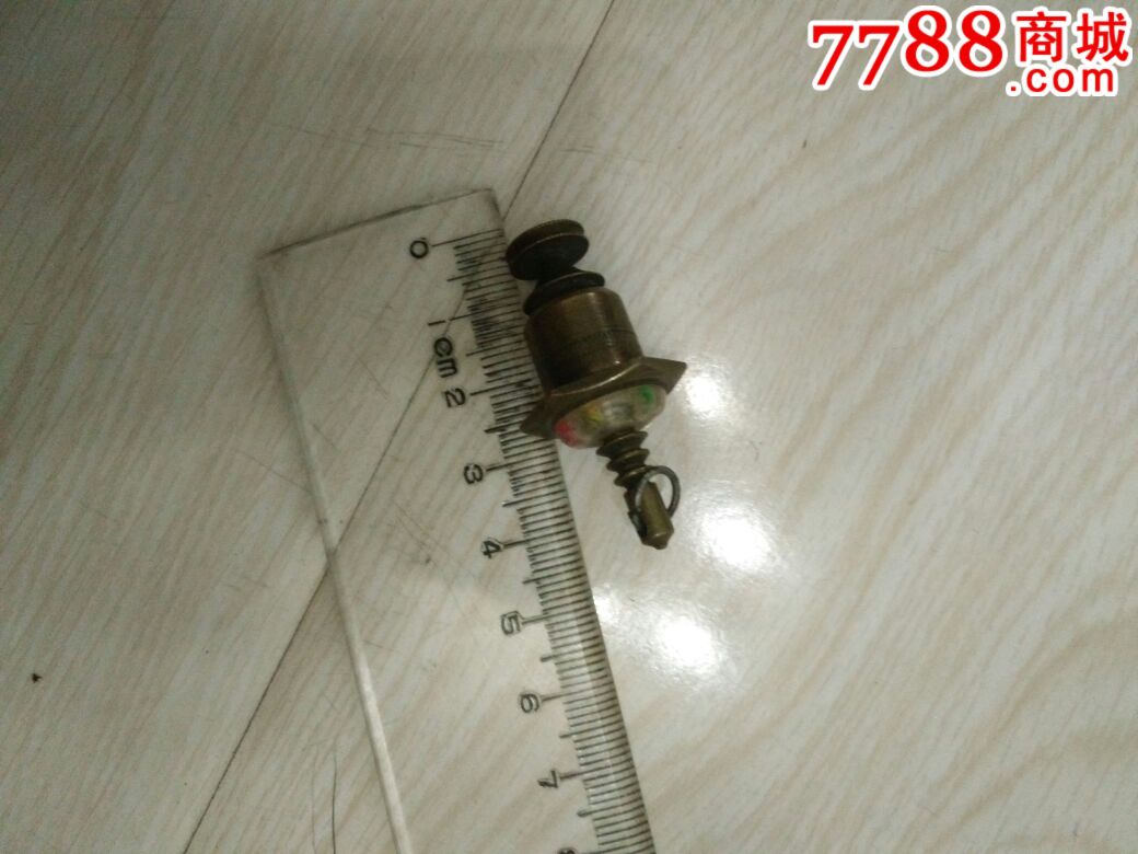 歌手蕾哈娜爆粗口反种族歧视 杂志主编引咎辞职_IM电竞(图1) IM电竞