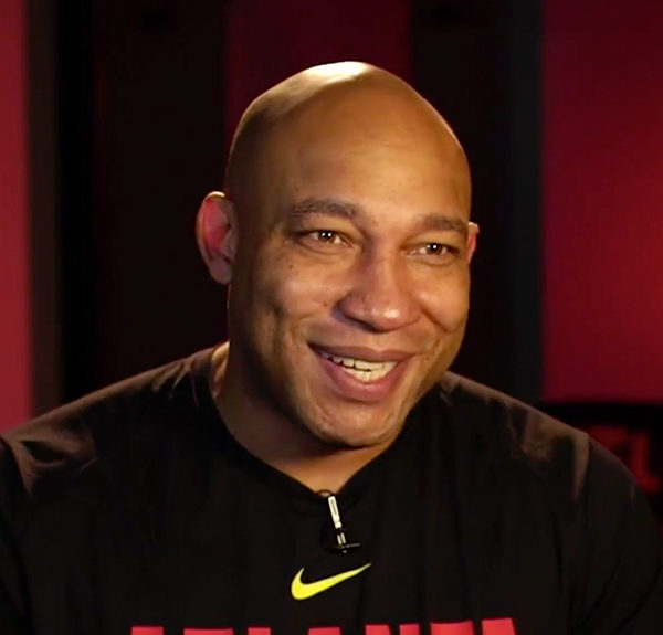 IM电竞官网_惠特尼·休斯顿去世葬礼周六举行 遗体运达新泽西纽华克市(图3) IM电竞